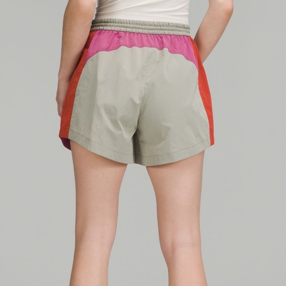 Lululemon Evergreen High-Rise Short 4.5"
Pink Punch / Pink Lychee / Raw … - Picture 4 of 9